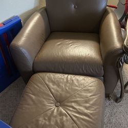 Lazy Boy Style Chair With Ottoman