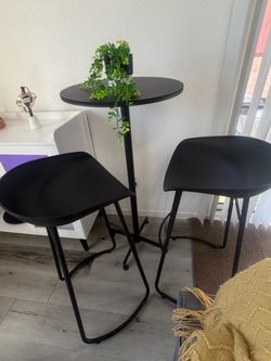 High Bistro Bar Table Set with 3 Bar Stools + Decorative Plant (Great Condition!)
