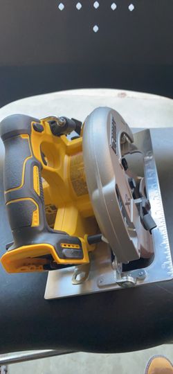 DEWALT 20-Volt MAX Lithium-Ion Cordless Brushless 7-1/4 in. Circular Saw with Brake (Tool-Only)