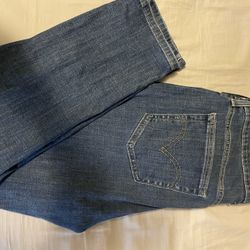 Woman’s Levi’s Size 30