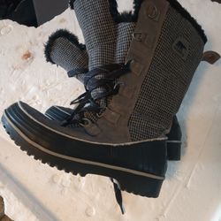 Sorel 8.5 Woman's Winter Boots