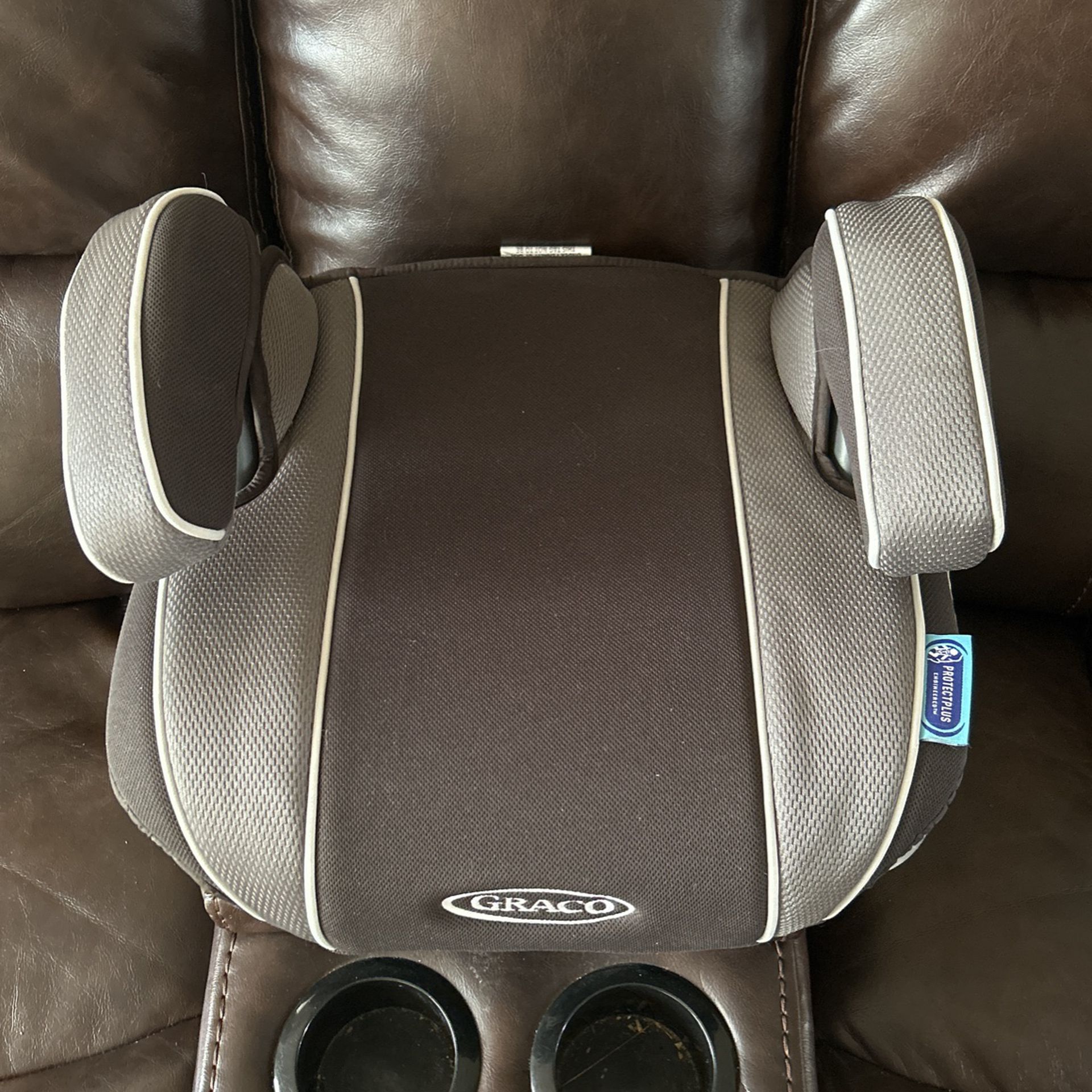 Graco booster seat. Literally Never Used Smoke Free Home 