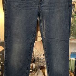 Ladies Size 8-10 Levi’s 505