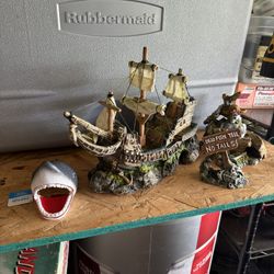 FISH TANK ORNAMENTS