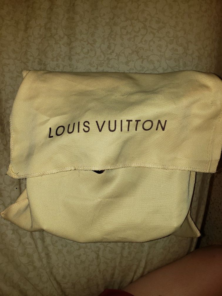 Louis Vuitton handbag messenger bag