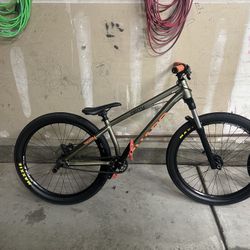 Fully built dirtjumper (dj)