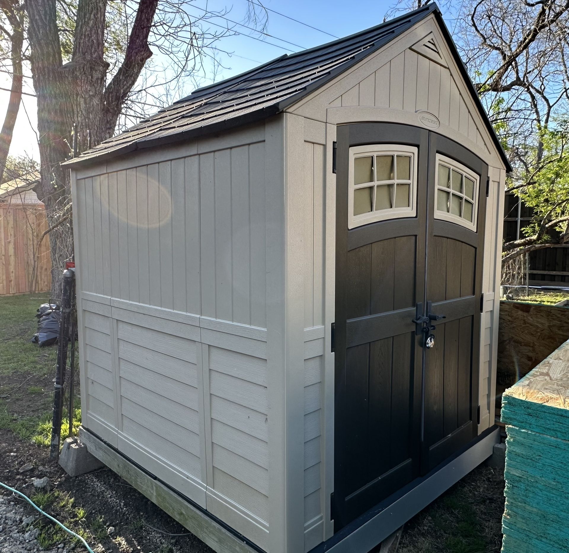 Suncast 7x7 Sutton Resin Shed - Pick Up Only