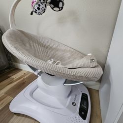 Mamaroo 4 Mom Electric Baby Swing