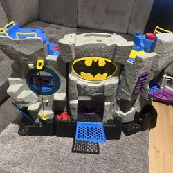 Batman Toy Batcave