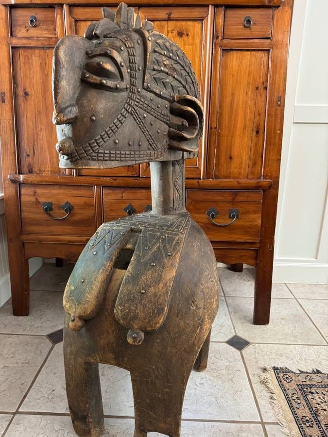 Baga Nimba Floor Mask