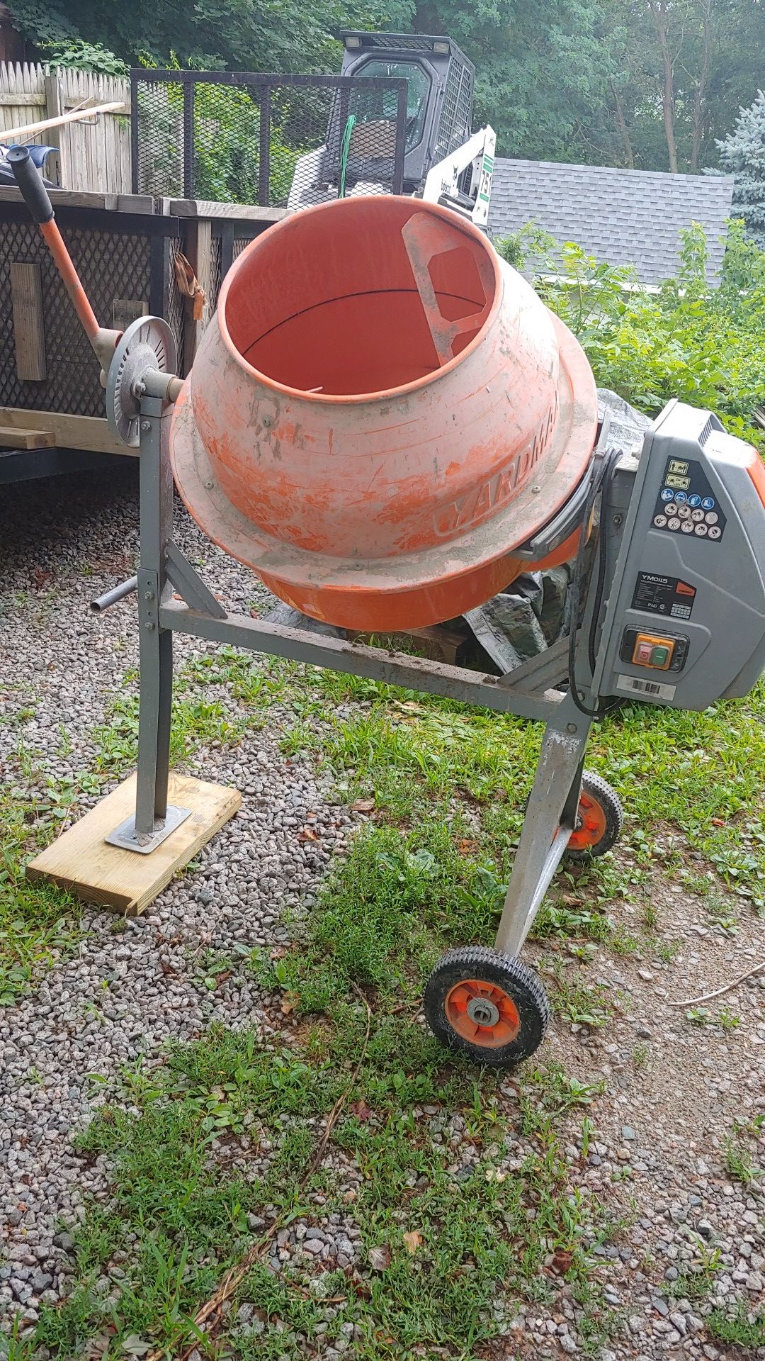YardMax YM0115 - 4 Cubic Feet Concrete Mixer 15" Opening
