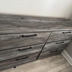 Bed And Dresser Set With Mattress