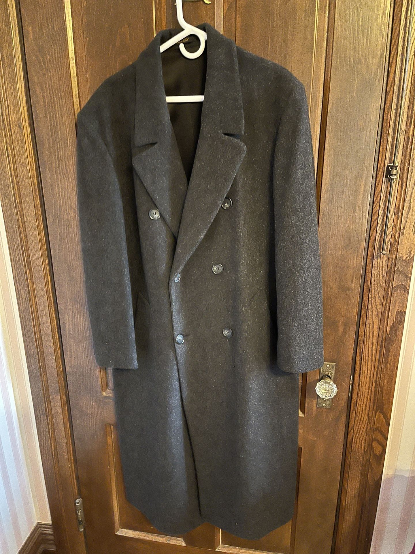 Men’s Suits, Sports Jackets, Tuxedoes & Over Coats