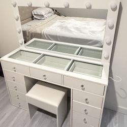 makeup vanity. ( Tocador De Maquillaje ) 