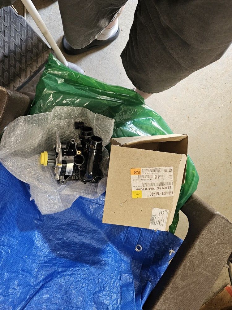 Volkswagen Tiguan 2009 2.0 TSI OEM Waterpump And Pump Belt