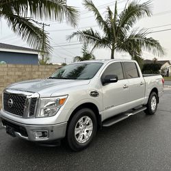 2017 NISSAN TITÁN SV