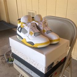 Wmns Air Jordan Retro 4 (white/coconut Milk)