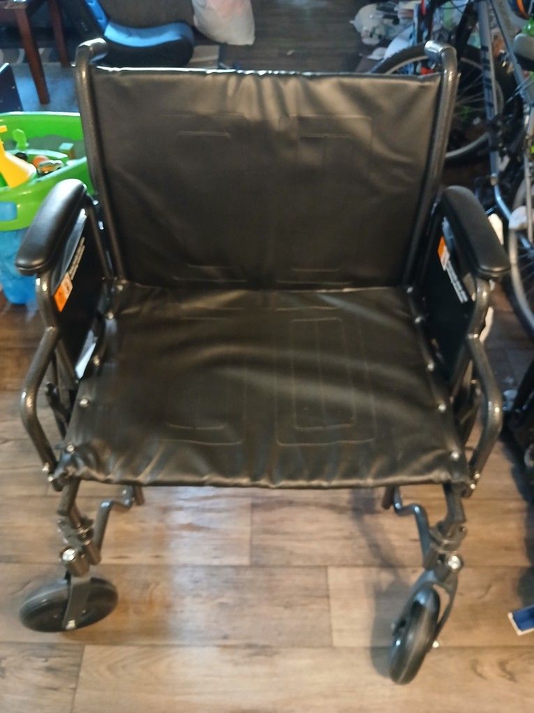 Everest & Jennings Traveler HD Wheelchair