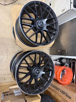 Mercedes Amg styie rims set staggered as new