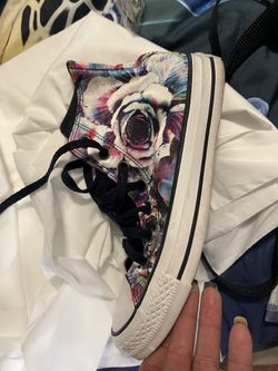 Rare Limited Edition Roses converse Like New