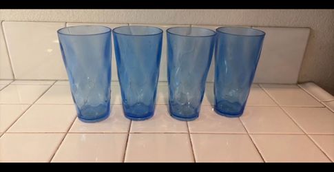 4 Plastic Blue Cups