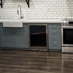 Avanti Mini Fridge/Beverage Cooler