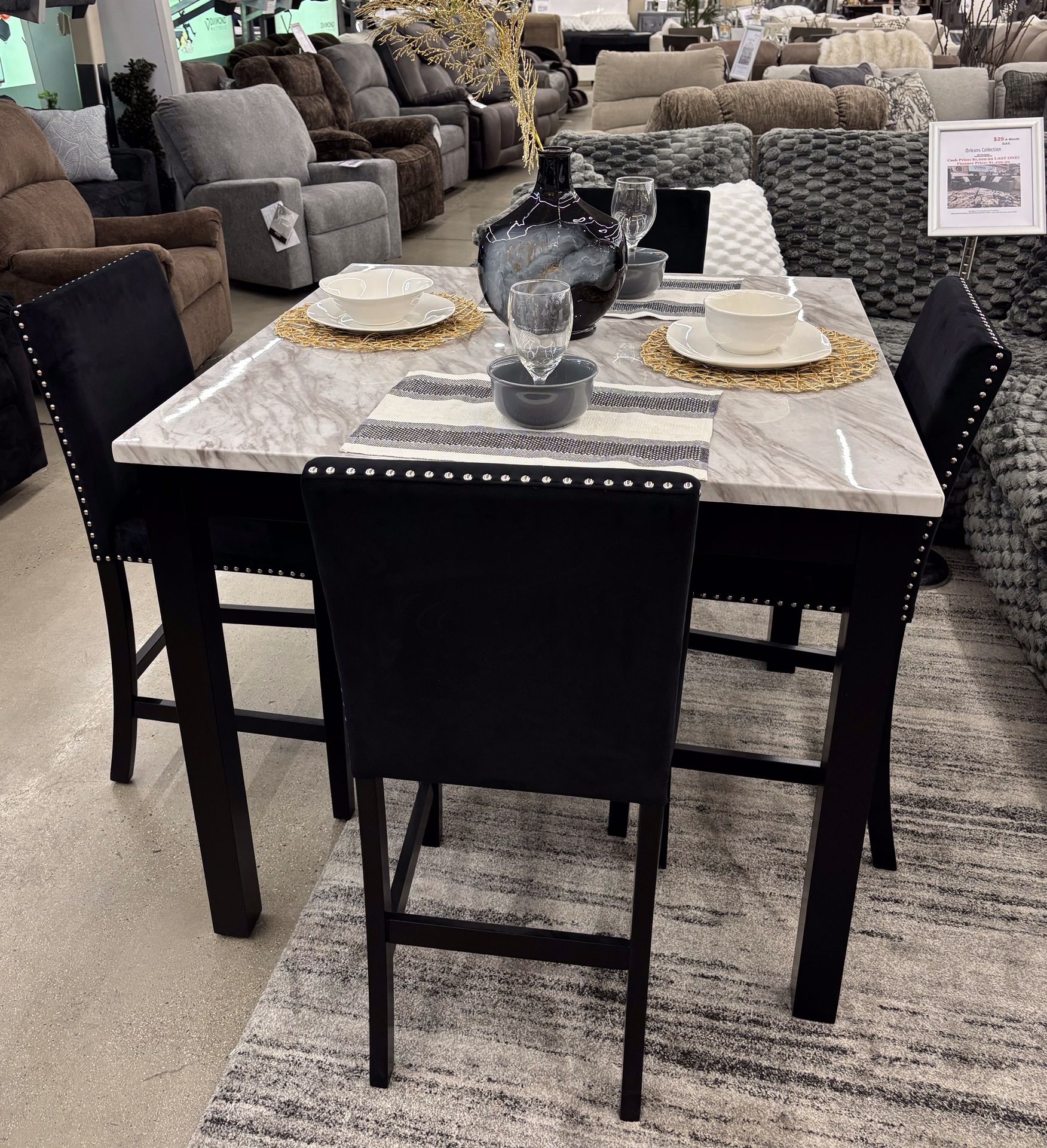 Beautiful 5pc Dining Table