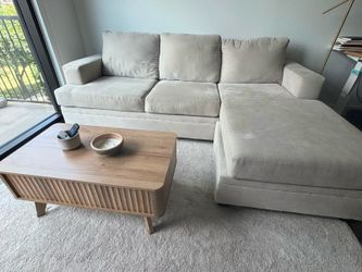 Living Spaces Sectional Sofa – Excellent Condition