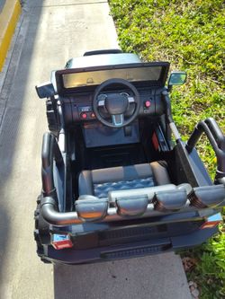 Kid Ride on jeep with remote control and Bluetooth