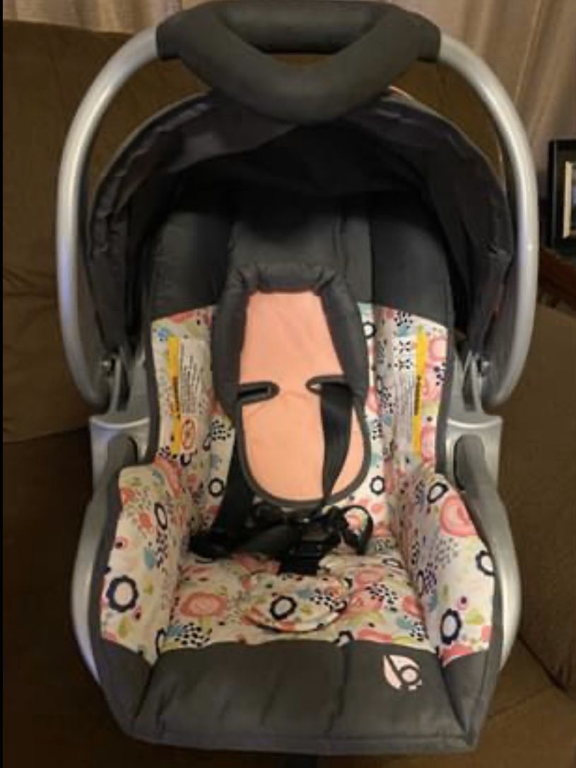 Baby trend car seat - Baby girl (Smoke Free Home)