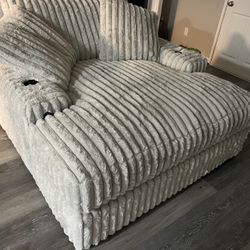 TRUCKLOAD OF SOFAS & SECTIONALS MUST GO NOW!