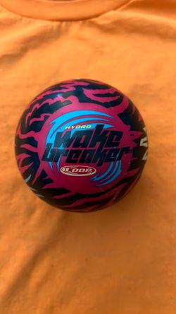 Wake breaker ball floats