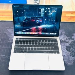 Apple MacBook Pro 13” 2017 TouchBar 3.5Ghz i7 16GB 500GB