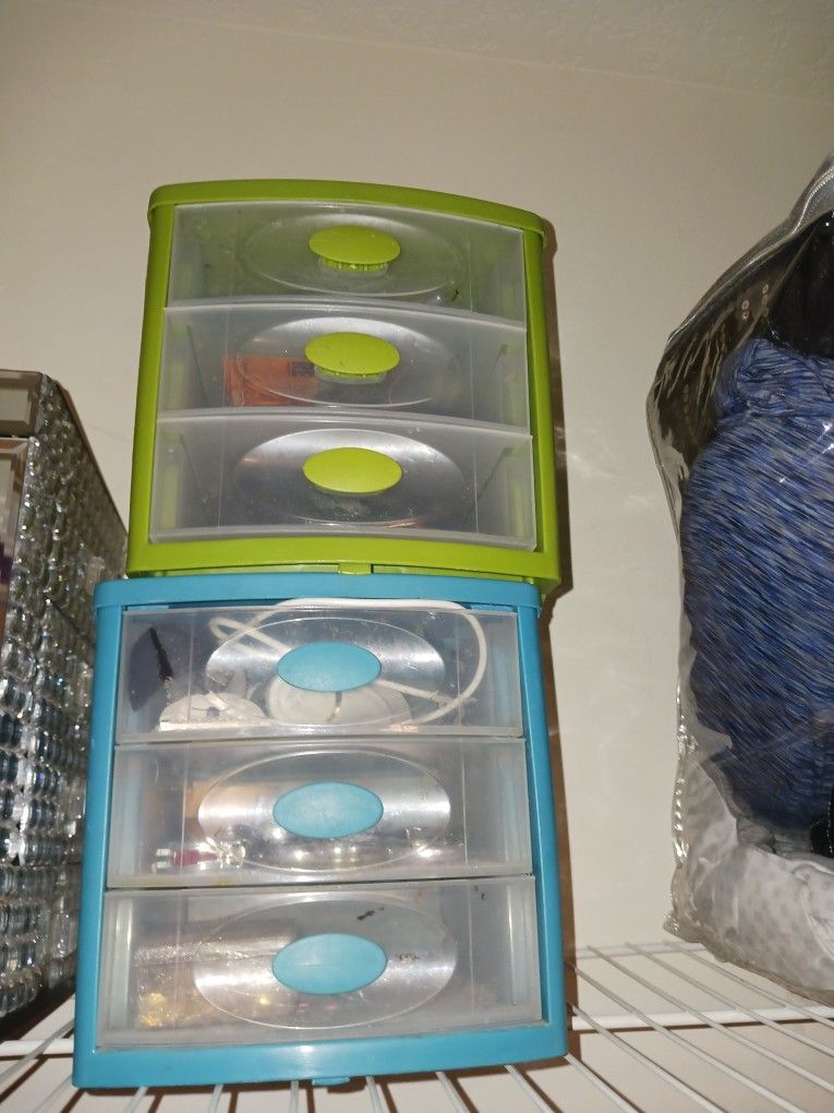 3 SM STORAGE BINS FROM CONTAINER STORE 3 EACH LOOK MY POST TONS ITEM
