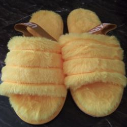 Women's Fuzzy Slides