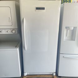 Frigidaire Freezer Stand-up 600$