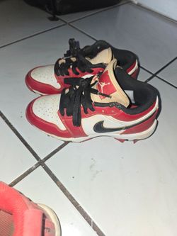 Baseball cleats