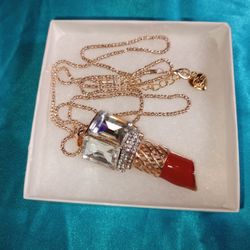NWT Betsey Johnson Rhinestone Lipstick Necklace 