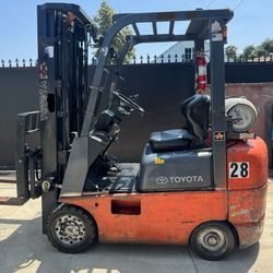 2004 Toyota Forklift 