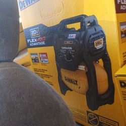 20v Brushless 2.5 Gallon Air Compressor 