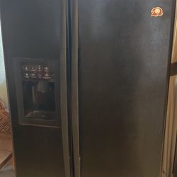 GE Profile Side By Side Refrigerator Freezer 