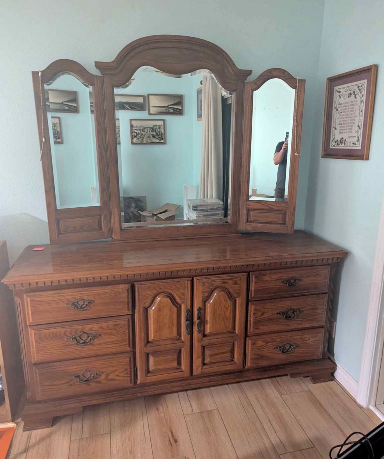 Dresser With Mirror
