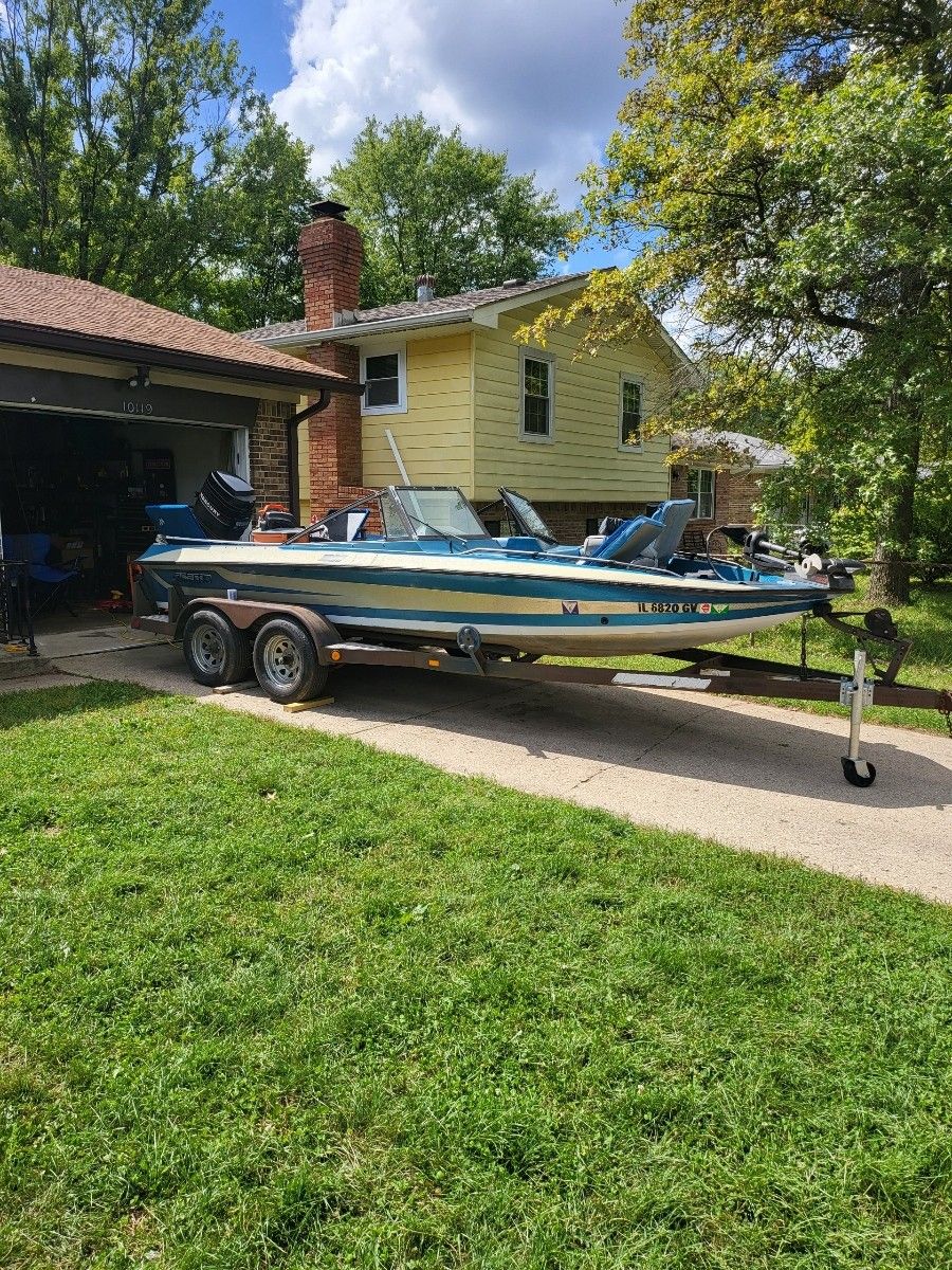 1987 Stratos 189v Fish and Ski Ready For The Water