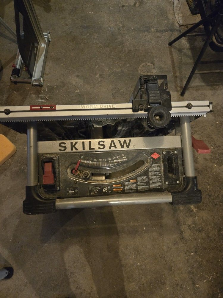 10in Skilsaw Table Saw With Stand