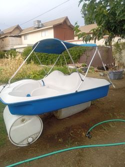 Paddle boat