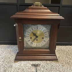 1992 Howard Miller Edinburgh Bracket Mantel Clock 
