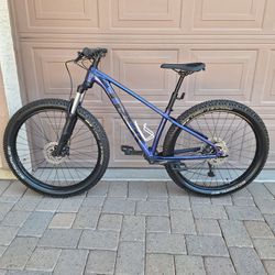 TREK ROSCOE 6 MOUNTAIN BIKE 27.5 INCH 1 X 10 SPEED DROPPER POST SEAT LIKE NEW ( CHECK MY OTHER BIKES)