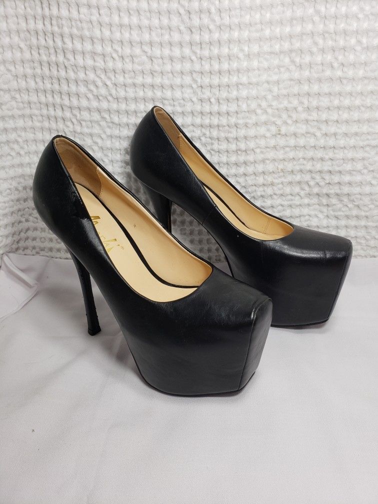 Mochi Platform Pumps women shoes size 6 1/2 with a 6" heel. 