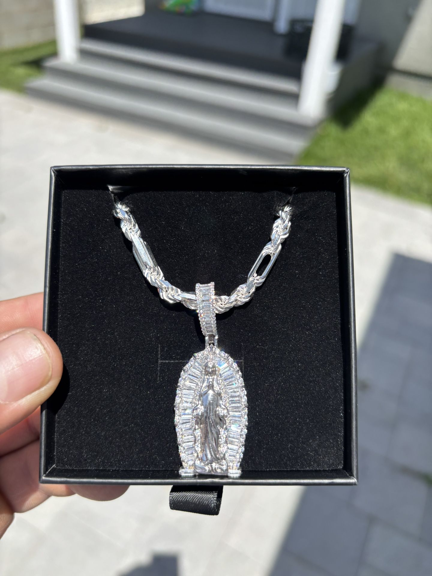Silver Chain And Pendent
