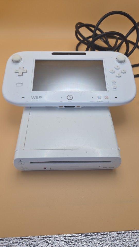 Wii U Console White 8GB With One Game